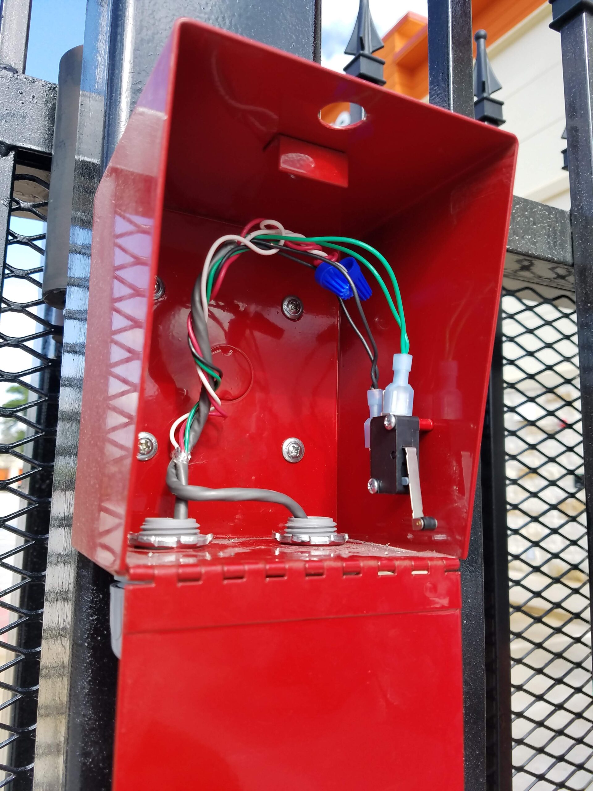 Knox 911 key switch, micro switch, and drop chain integration for electric gate emergency access in Houston