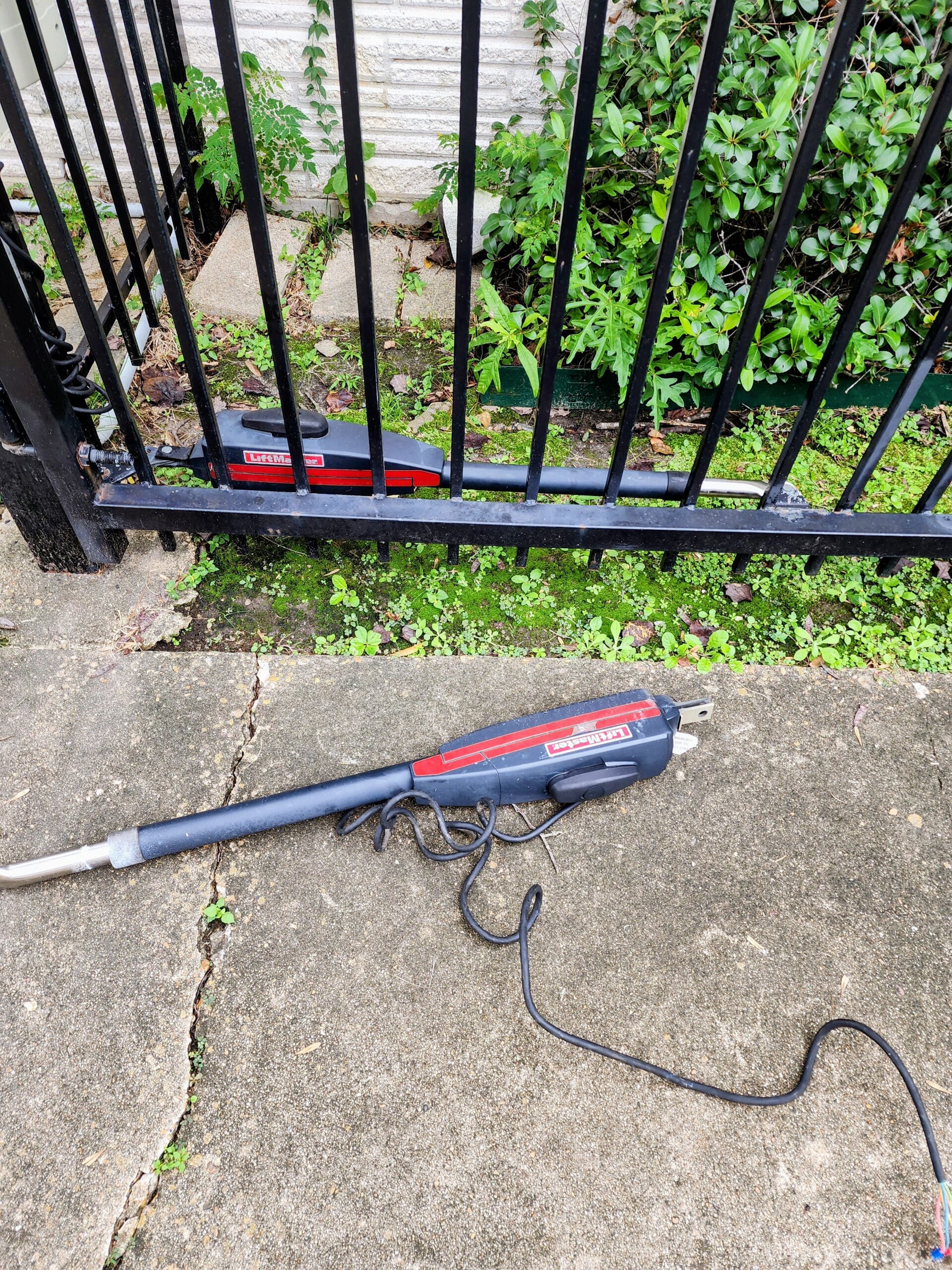 Residential electric swing gate opener repair and installation in Houston