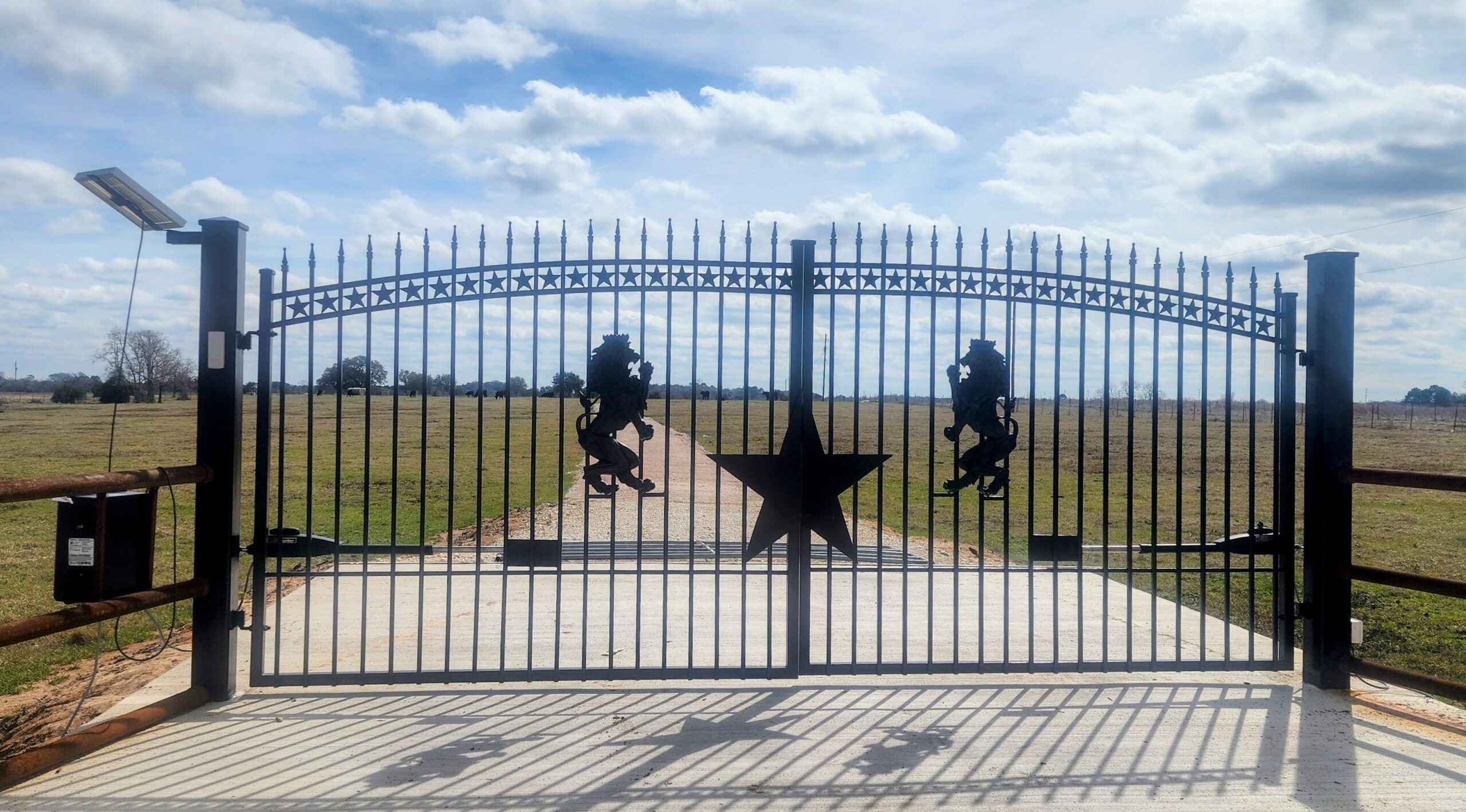 Residential solar powered dual LiftMaster LA400 swing gate opener installation in Houston