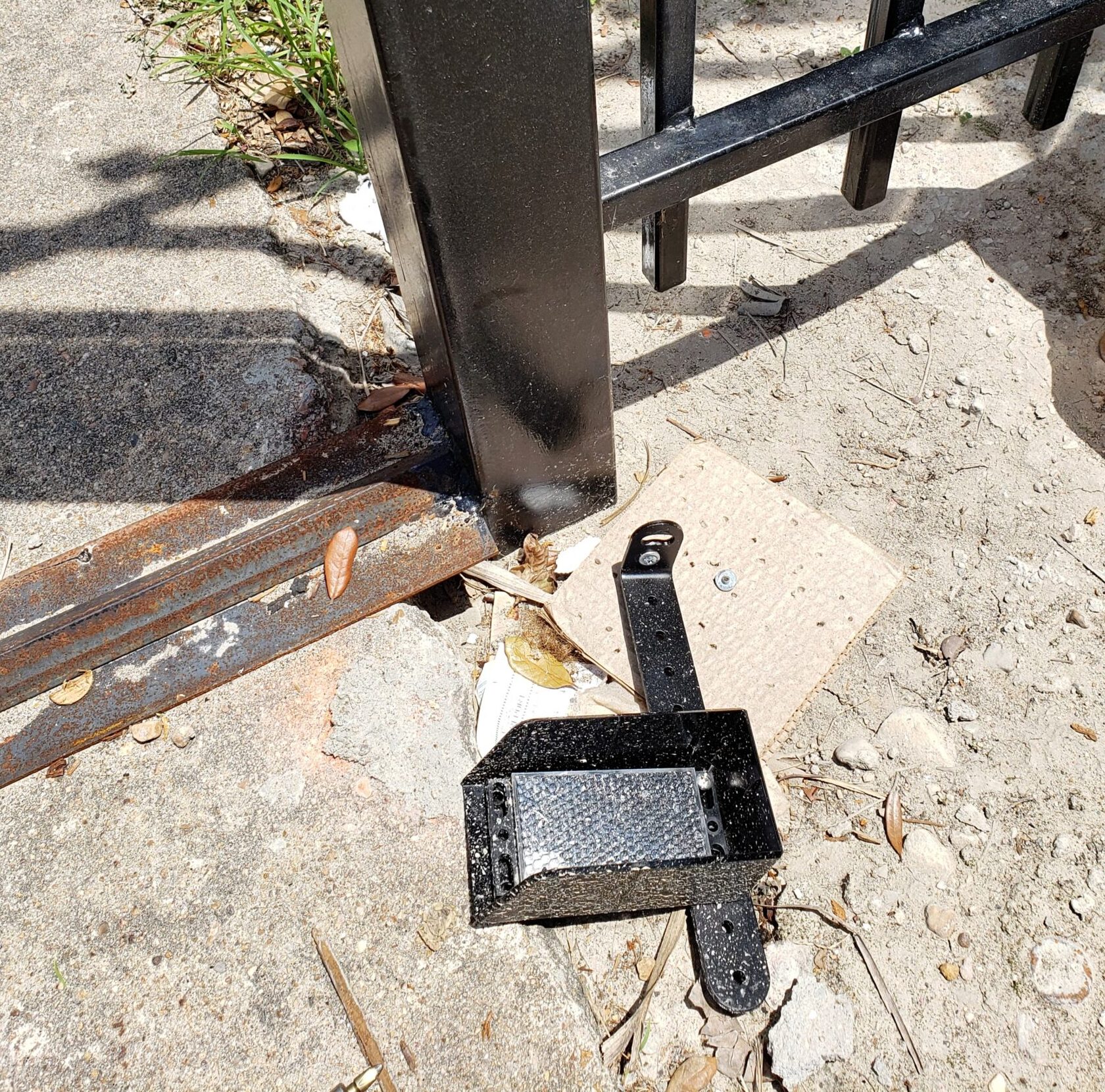 Gate photo eye sensor and reflector repair for automatic gate safety system in Houston TX